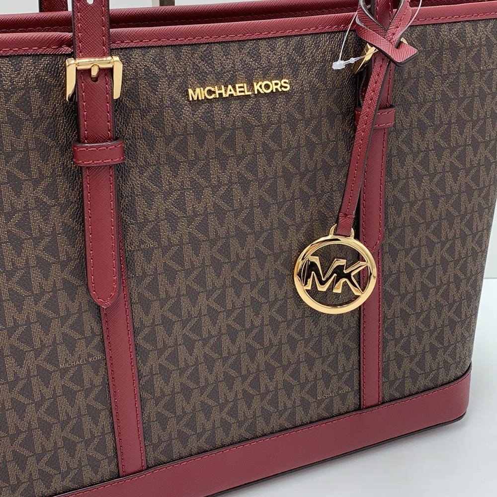MICHAEL KORS LOGO SHOULDER
TOTE DARK CHERRY COLOR 14.75"W X
10"H × 5.5"D - Picture 12 of 16